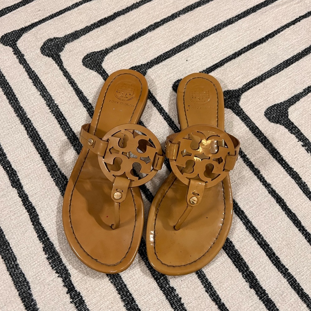 Tory Burch Miller / nude patent